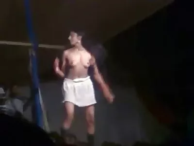 Tiener wordt geneukt sex filmpjes xxx video (Nina)