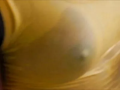 Nubile krijgt clitorisstimulatie van haar vibratorvideo (Brooke Van groepssex films Buuren)