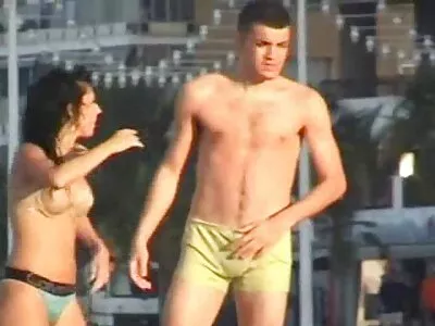 Mooie hottie komt tot een gratis amateur filmpjes hoogtepunt