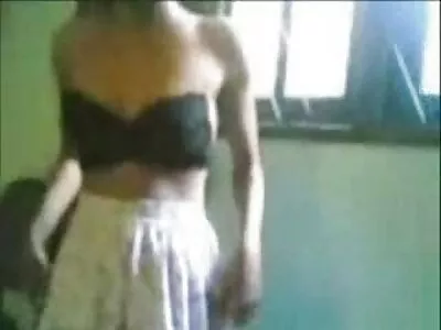 Tiener koppel ruige sex filmpjes neukt op de bank video (Smerig)