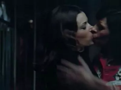 Kerel verleidt een gratis lesbische filmpjes buurman